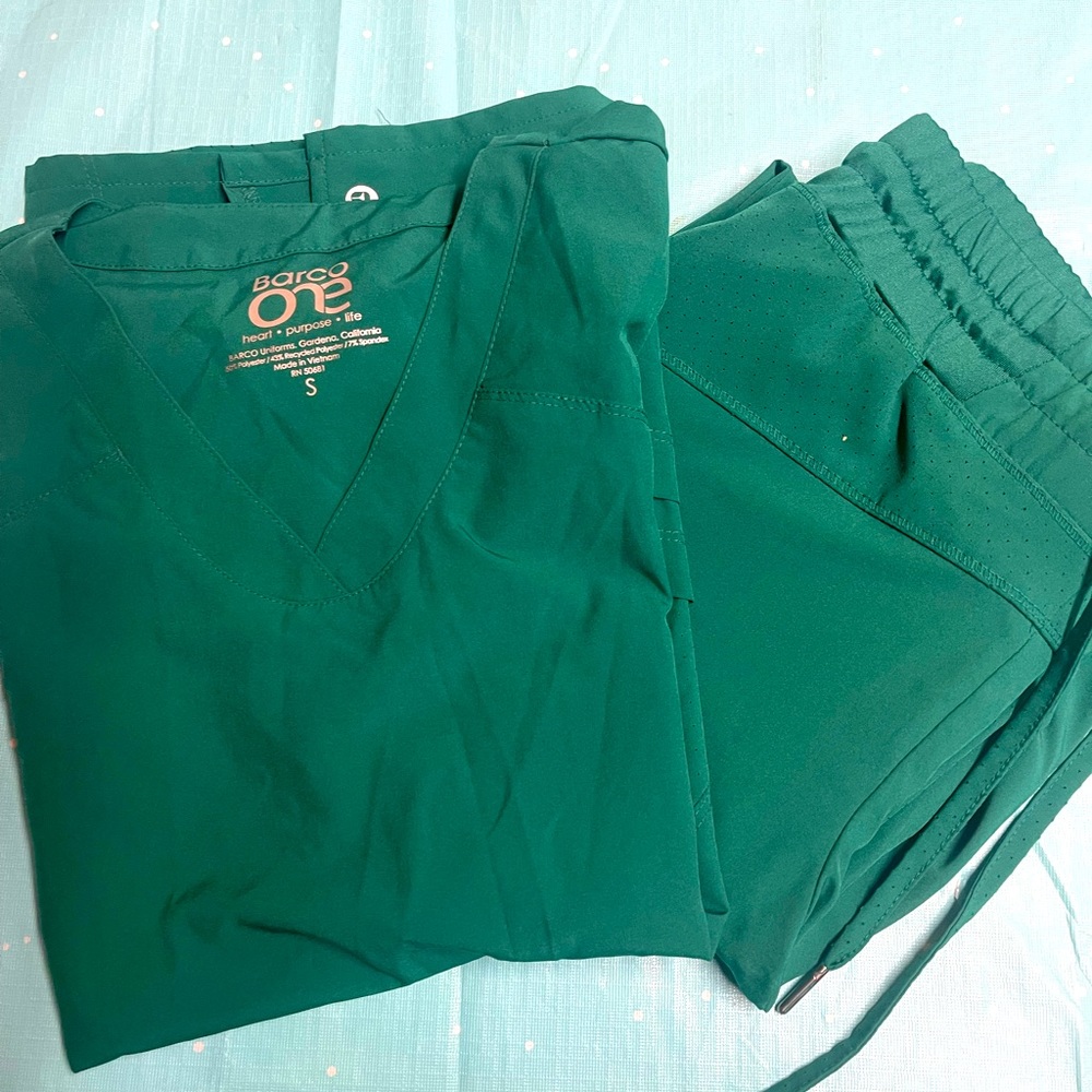 Set of green/blue S top XS bottoms scrubs